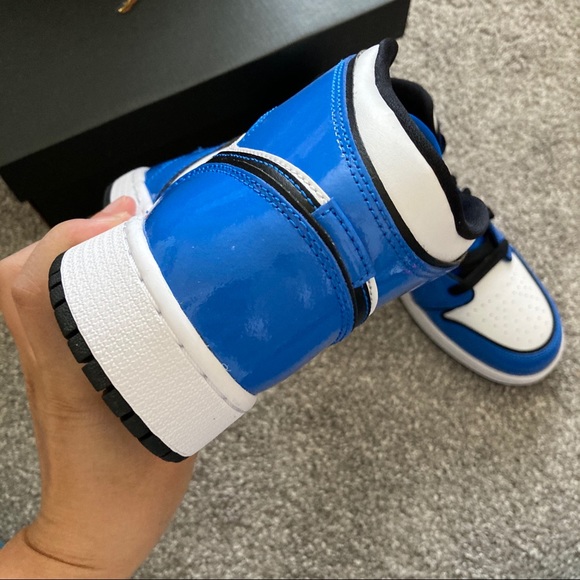 Nike Air Jordan 1 Mid SE Signal Blue NWT - Picture 6 of 8
